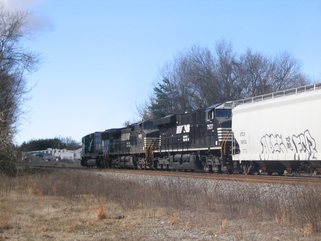 GEVO 7537 on train 153